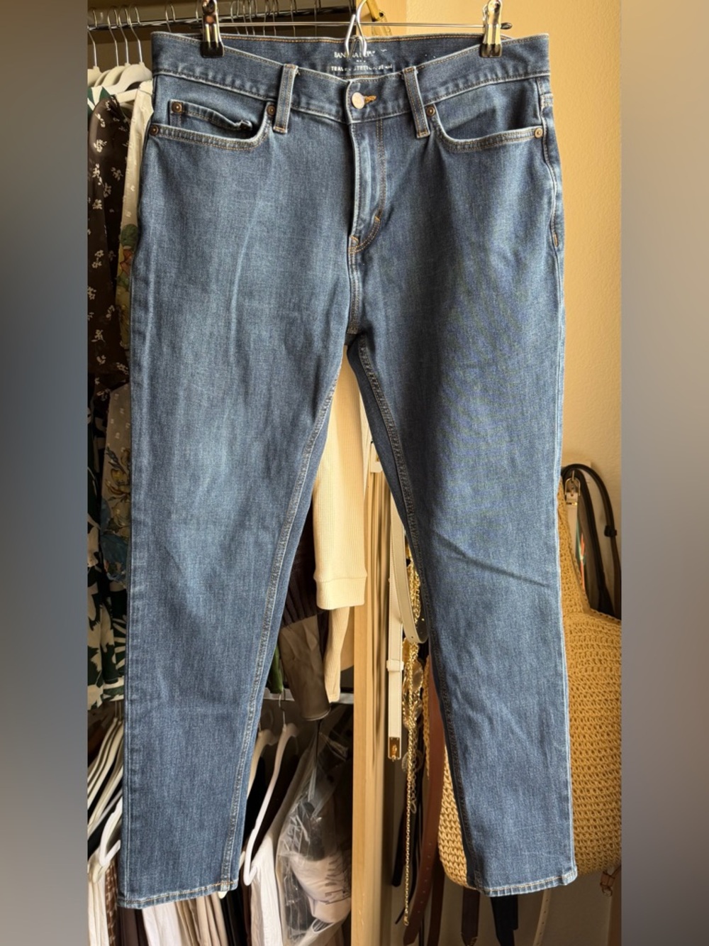 Men’s Medium Wash Traveler Jeans